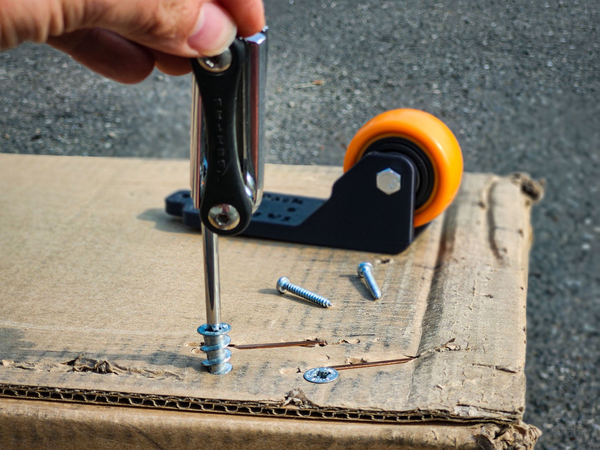 The Roll Pack system turns any cardboard box into a smooth travel case. 